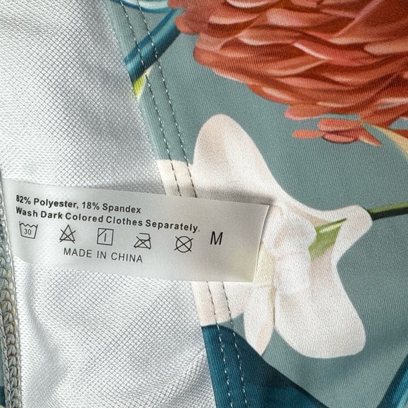 NWOT Floral Ruffle Bikini Set Size Medium - Picture 9 of 9